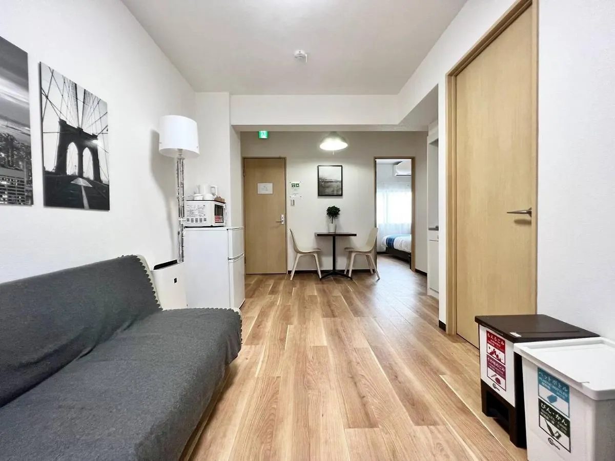 Rakuto Tsutenkaku: Central Namba Apartment with Easy Airport Access Osaka Japan