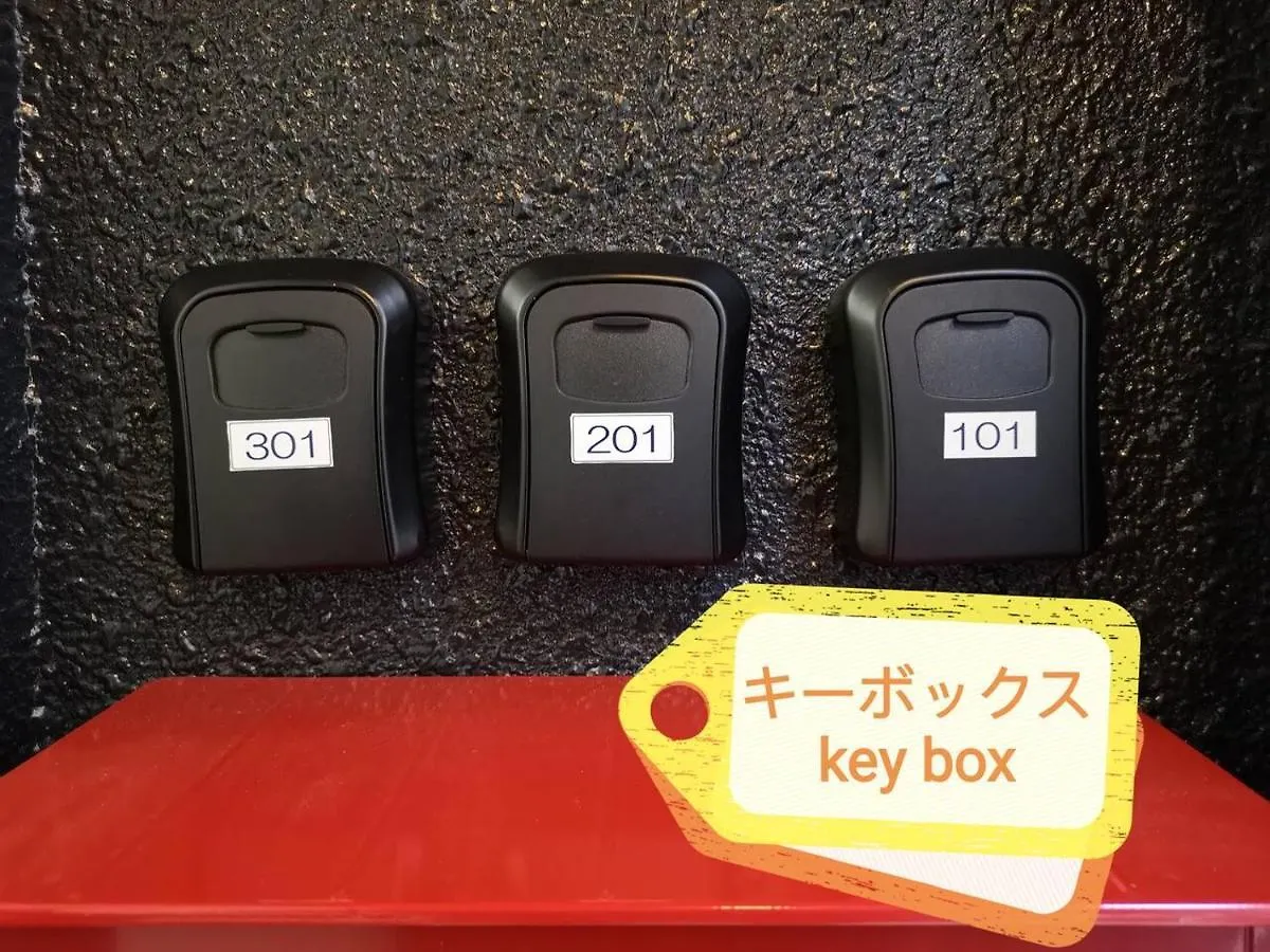 Rakuto Tsutenkaku: Central Namba Apartment with Easy Airport Access Osaka Japan